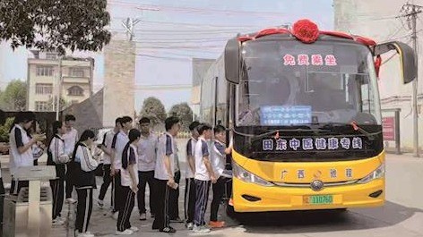 筑牢健康基石 护航青春成长——我院“健康公交”助力学生体检畅通无阻