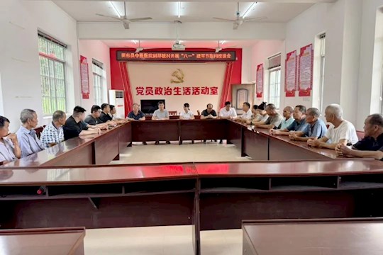 医心向军，共筑健康梦——田东县中医医院开展2025年“八一”建军节慰问活动